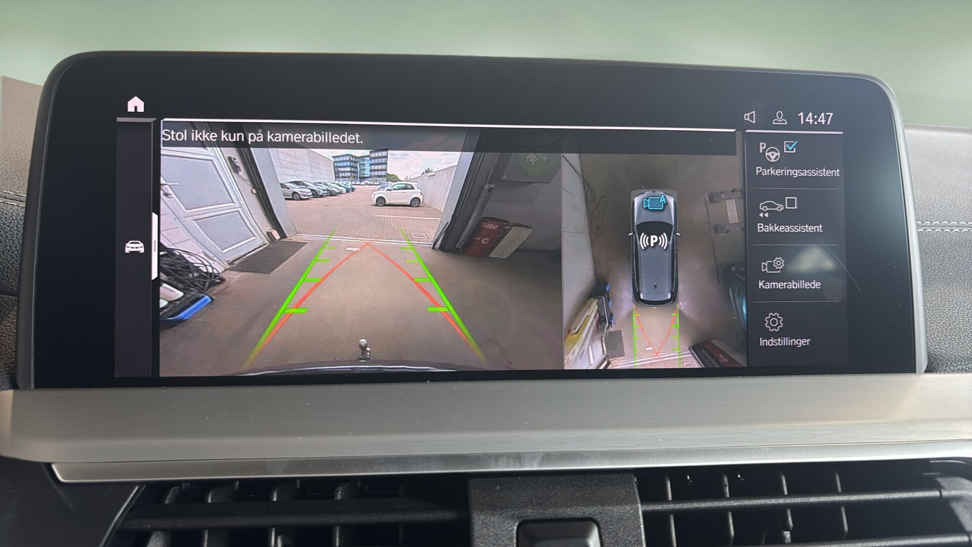 Grå BMW iX3 fra 2021