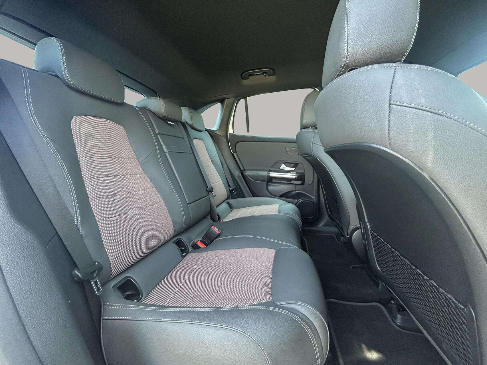 Hvid Mercedes EQA 250 fra 2024