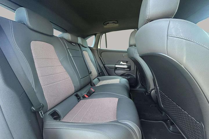 Hvid Mercedes EQA 250 fra 2024