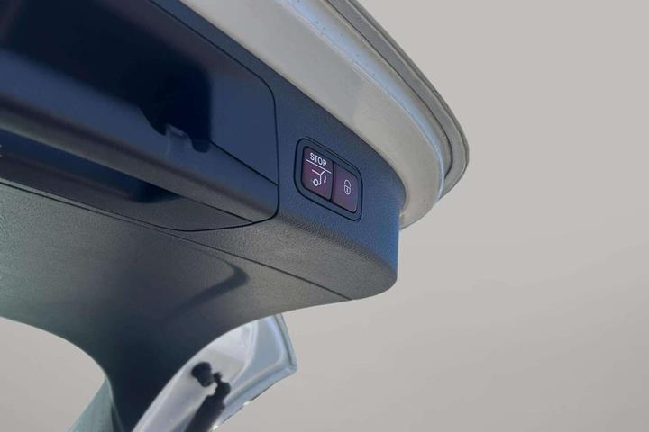Hvid Mercedes EQA 250 fra 2024