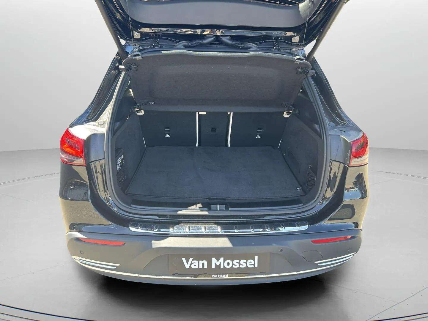 Sort Mercedes EQA 250 fra 2023