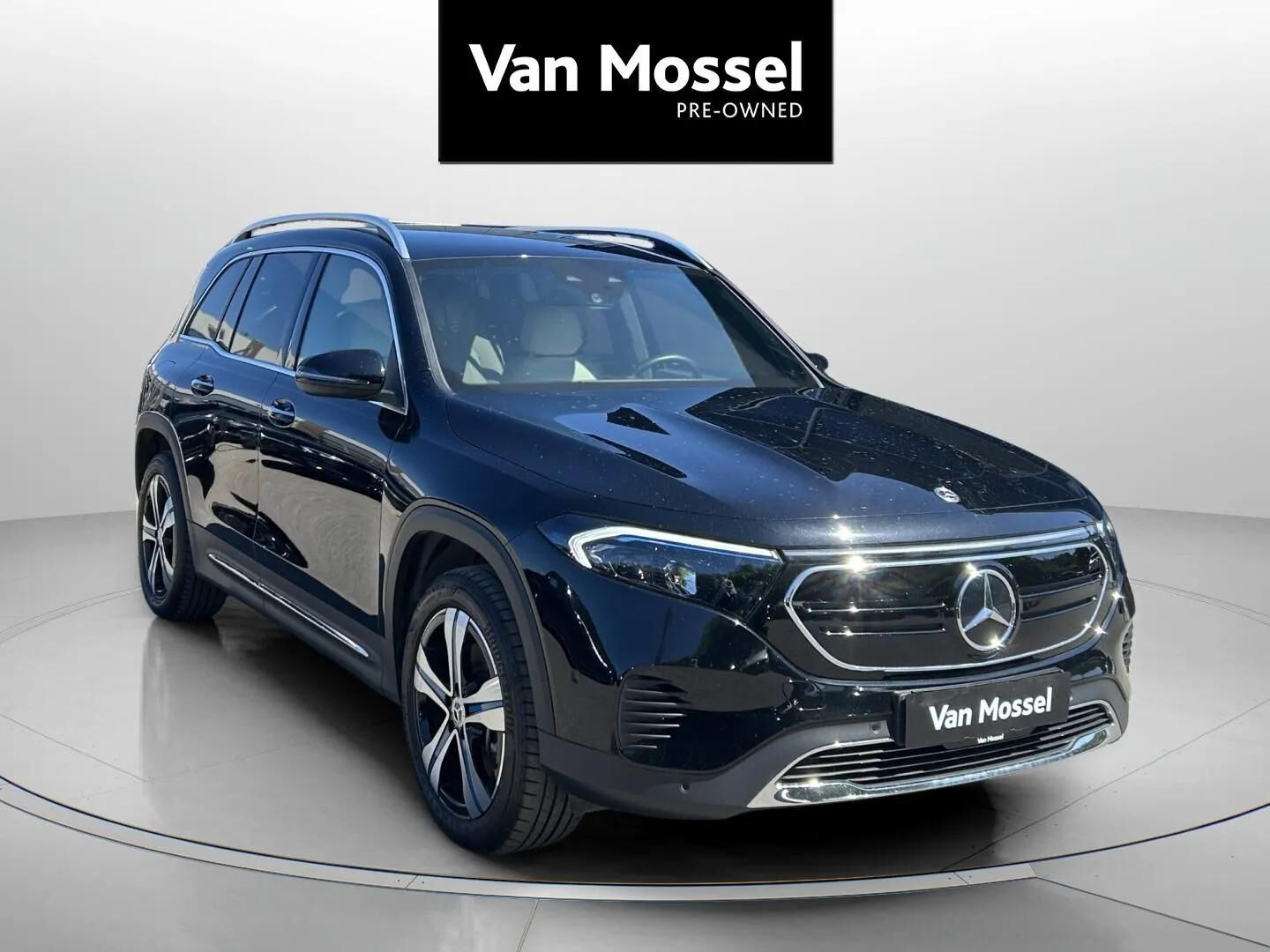 Sort Mercedes EQB 250 fra 2024