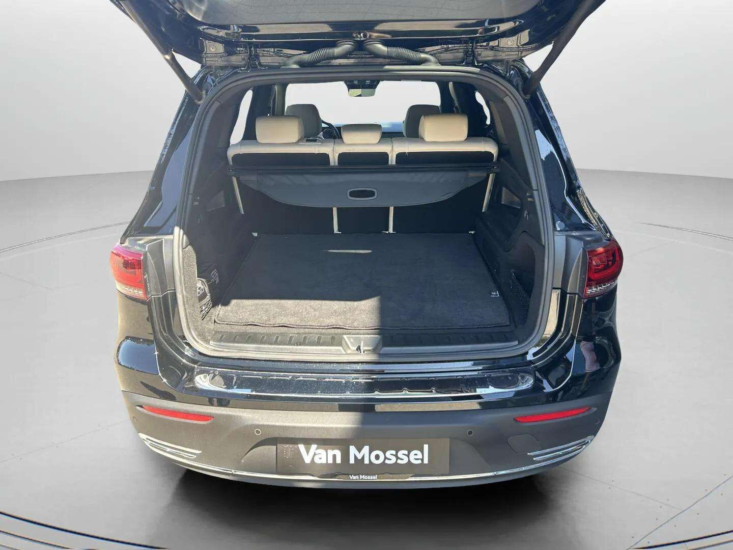 Sort Mercedes EQB 250 fra 2024
