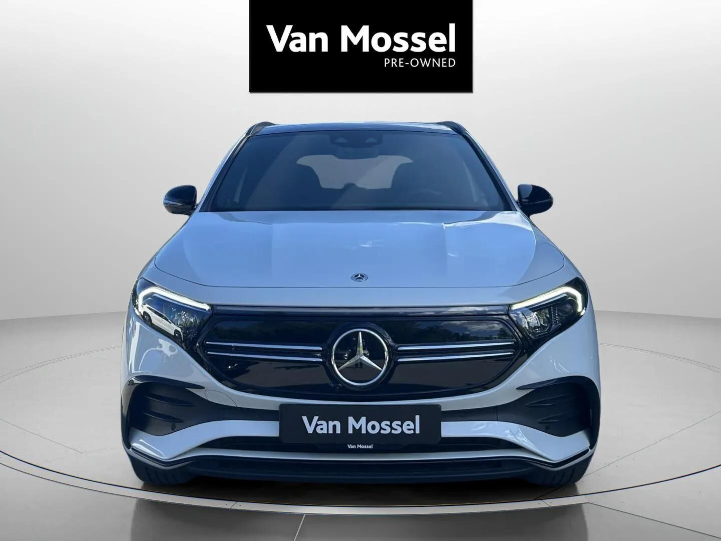Hvid Mercedes EQA 250 fra 2024