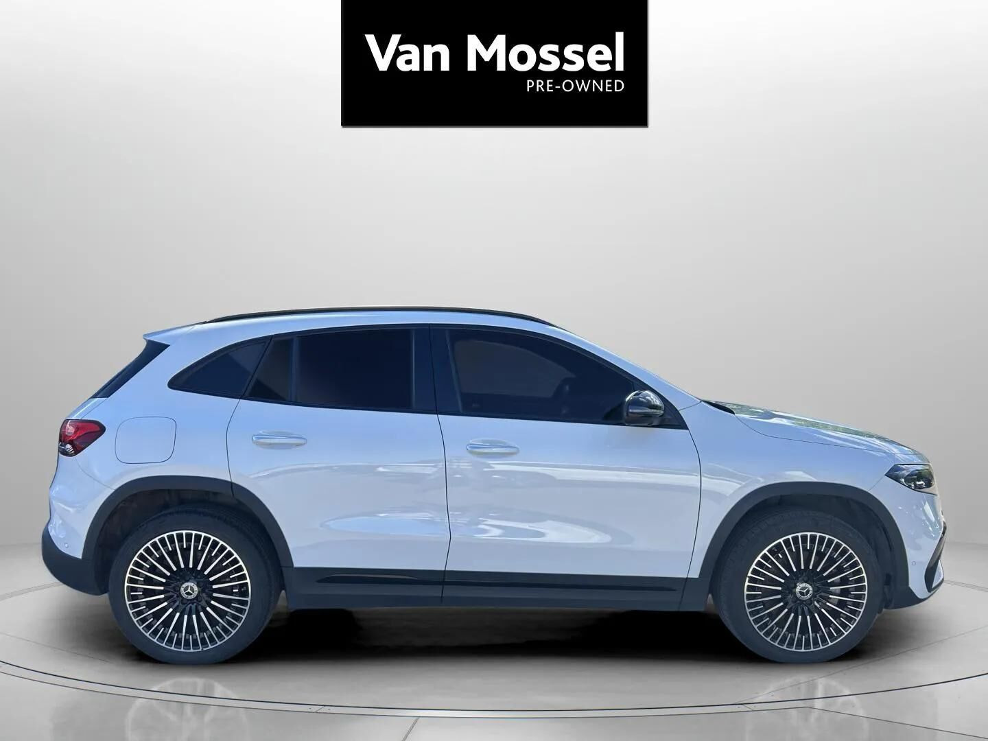 Hvid Mercedes EQA 250 fra 2024