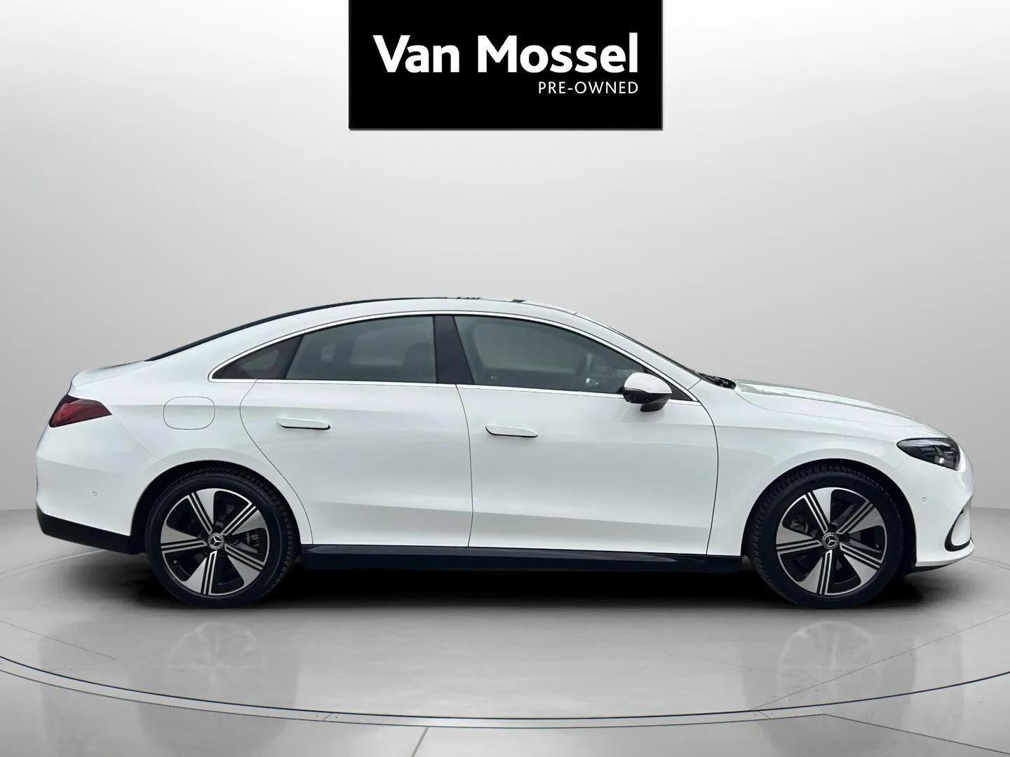 Hvid Mercedes CLA250+ fra 2025