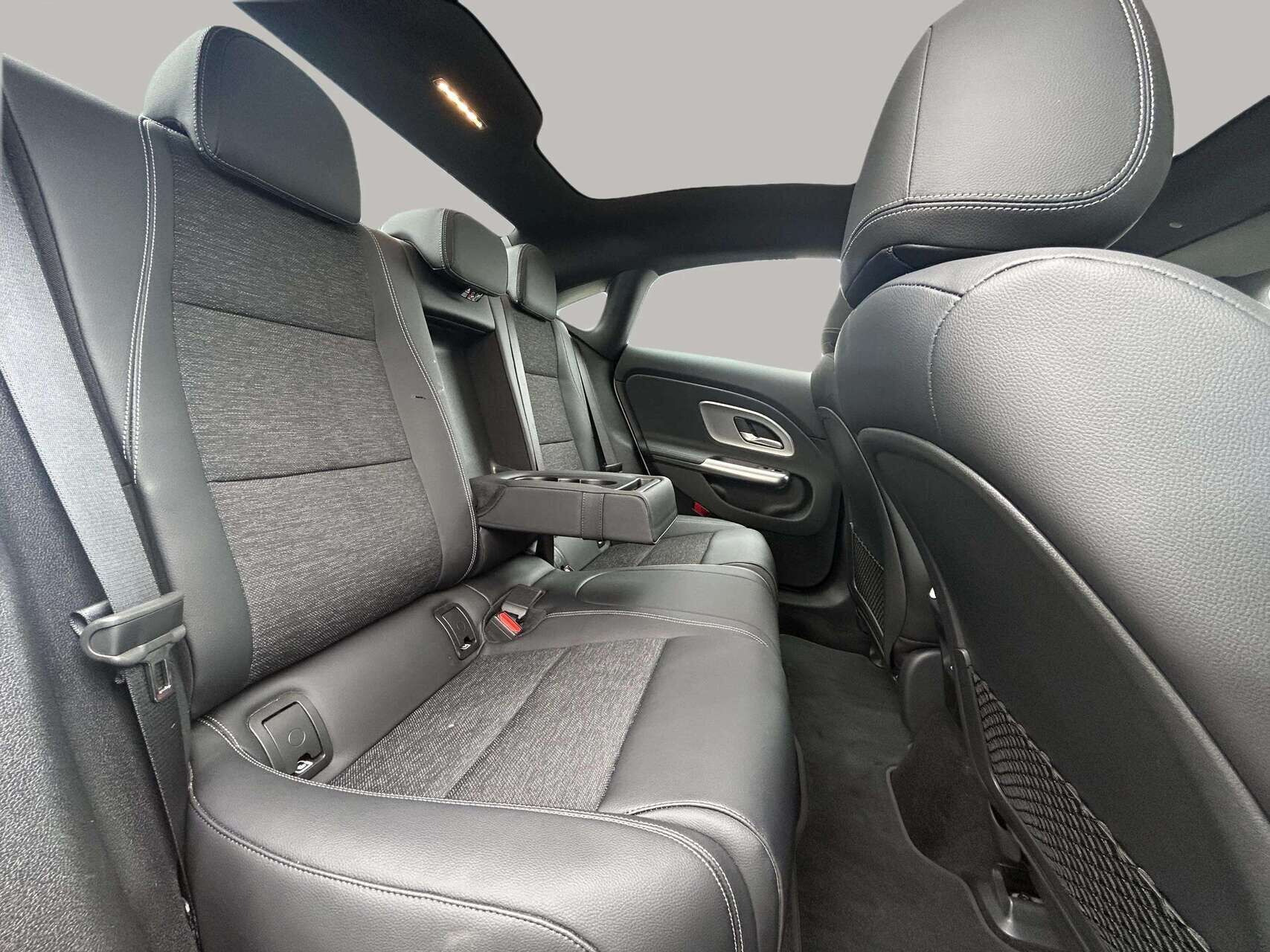 Hvid Mercedes CLA250+ fra 2025