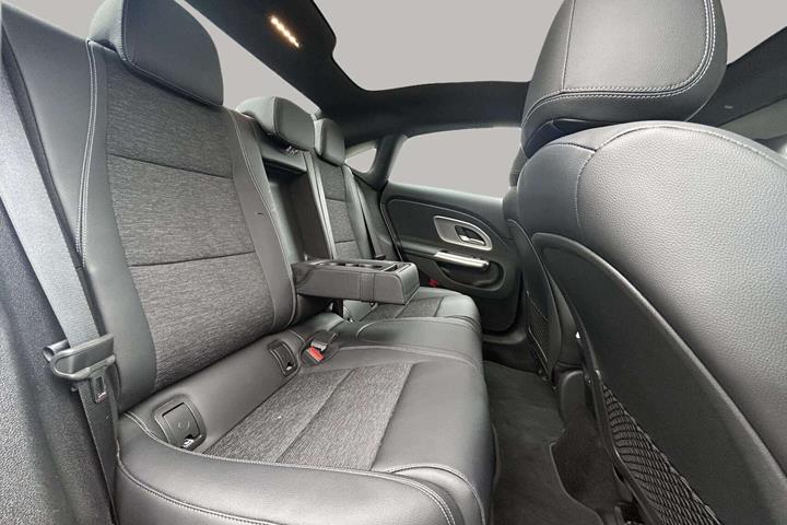 Hvid Mercedes CLA250+ fra 2025