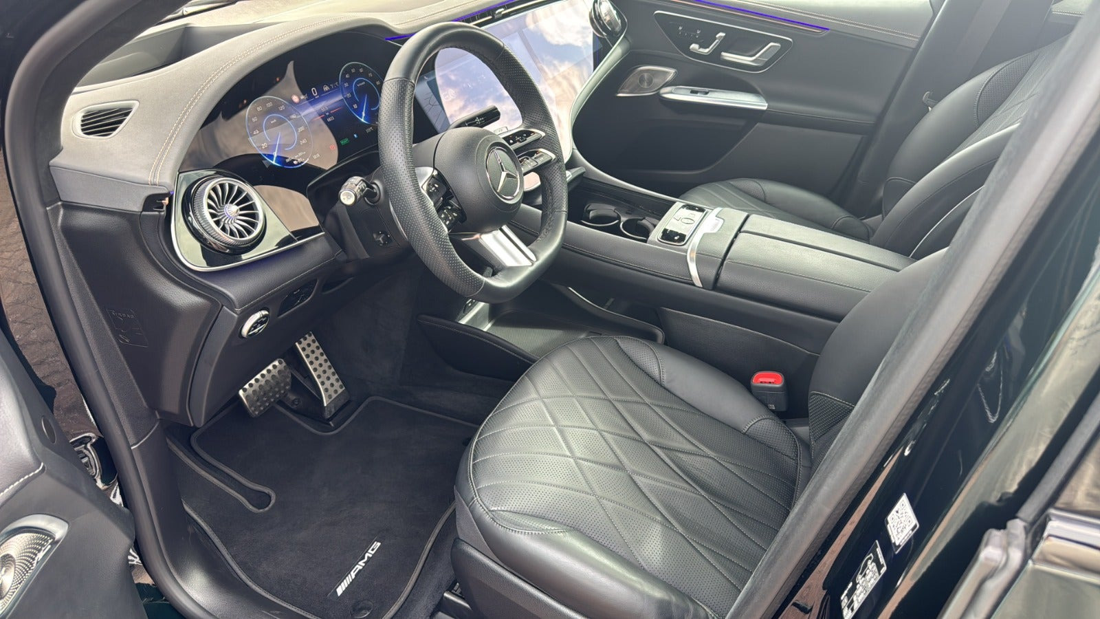 Grøn Mercedes EQE500 SUV fra 2024