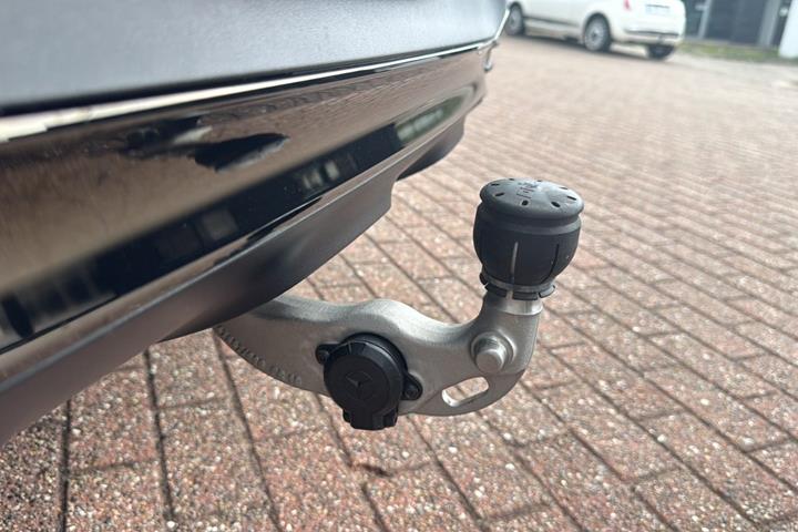 Grøn Mercedes EQE500 SUV fra 2024