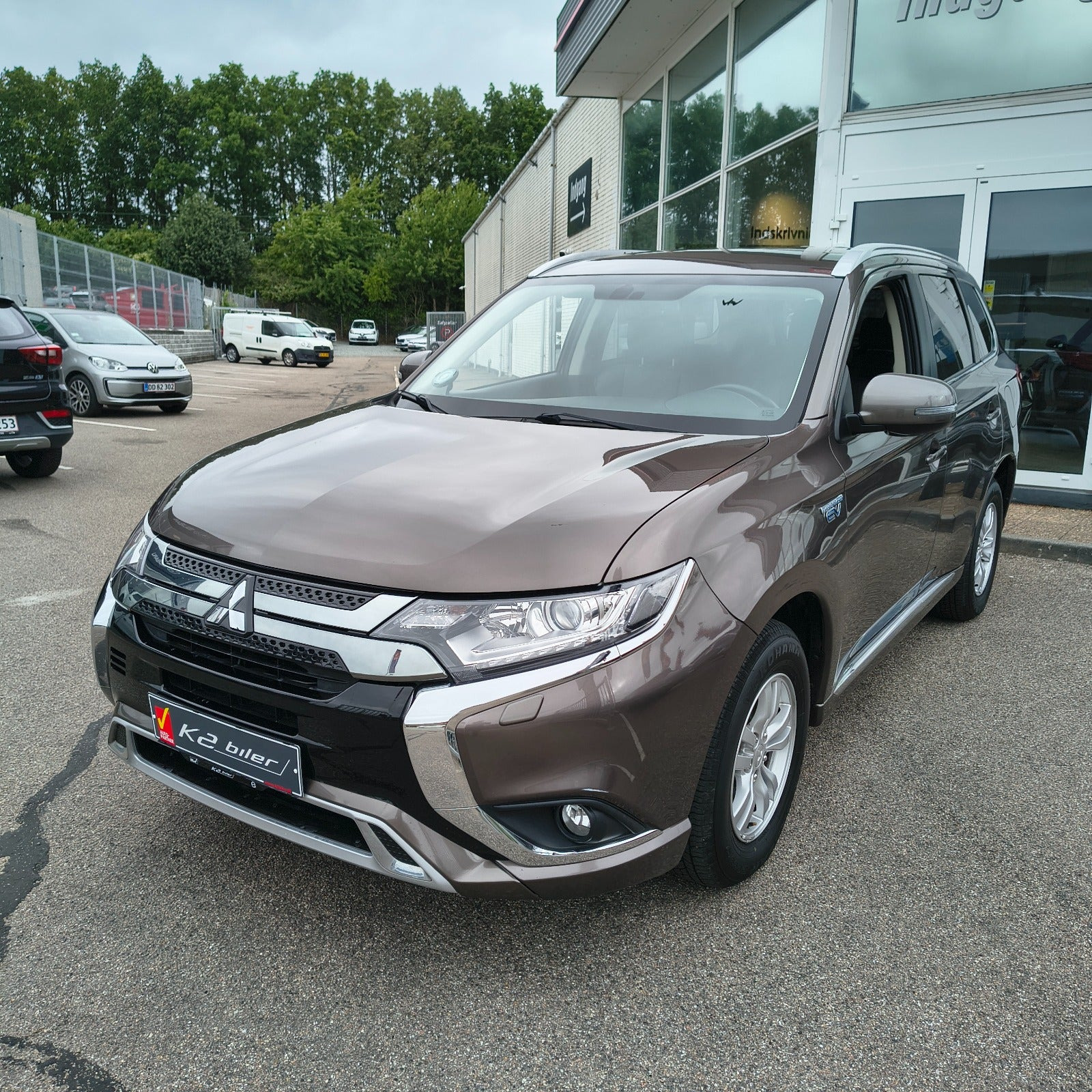 Mitsubishi Outlander 2,4 PHEV Invite CVT 4WD