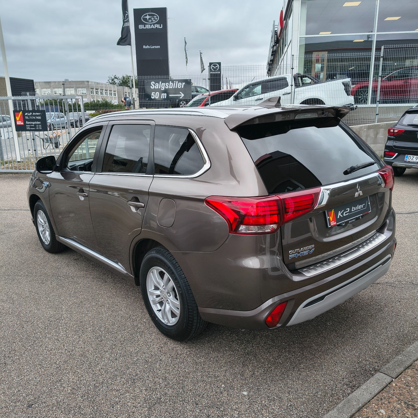 Brun Mitsubishi Outlander fra 2020