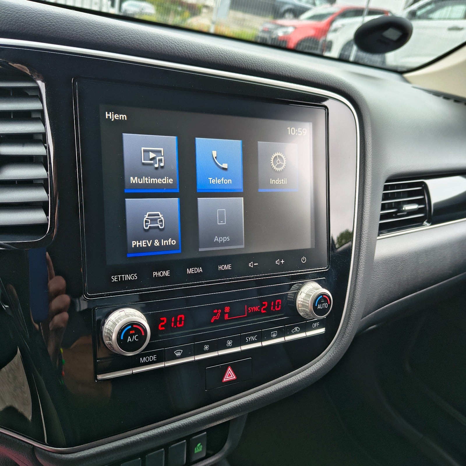 Brun Mitsubishi Outlander fra 2020