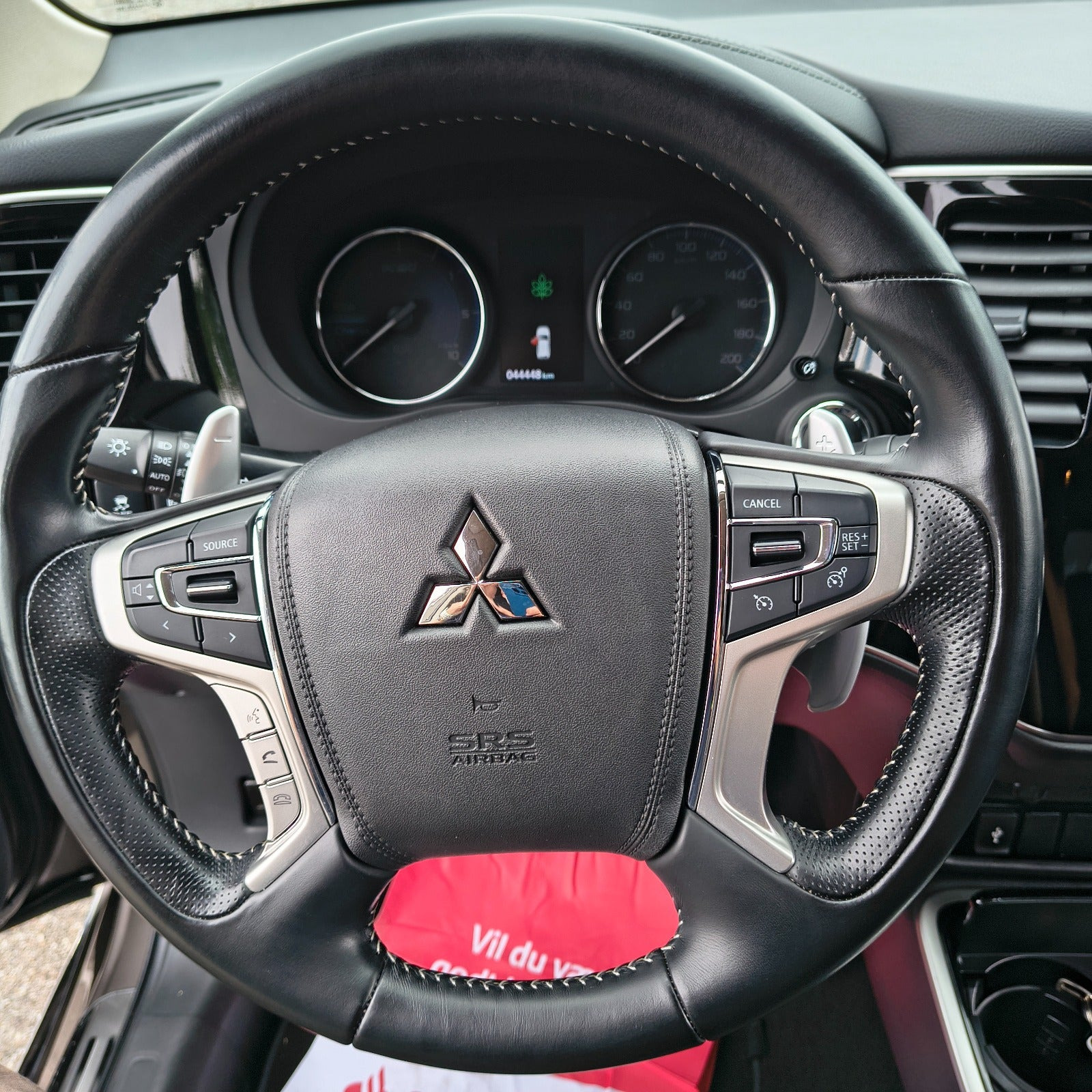 Brun Mitsubishi Outlander fra 2020