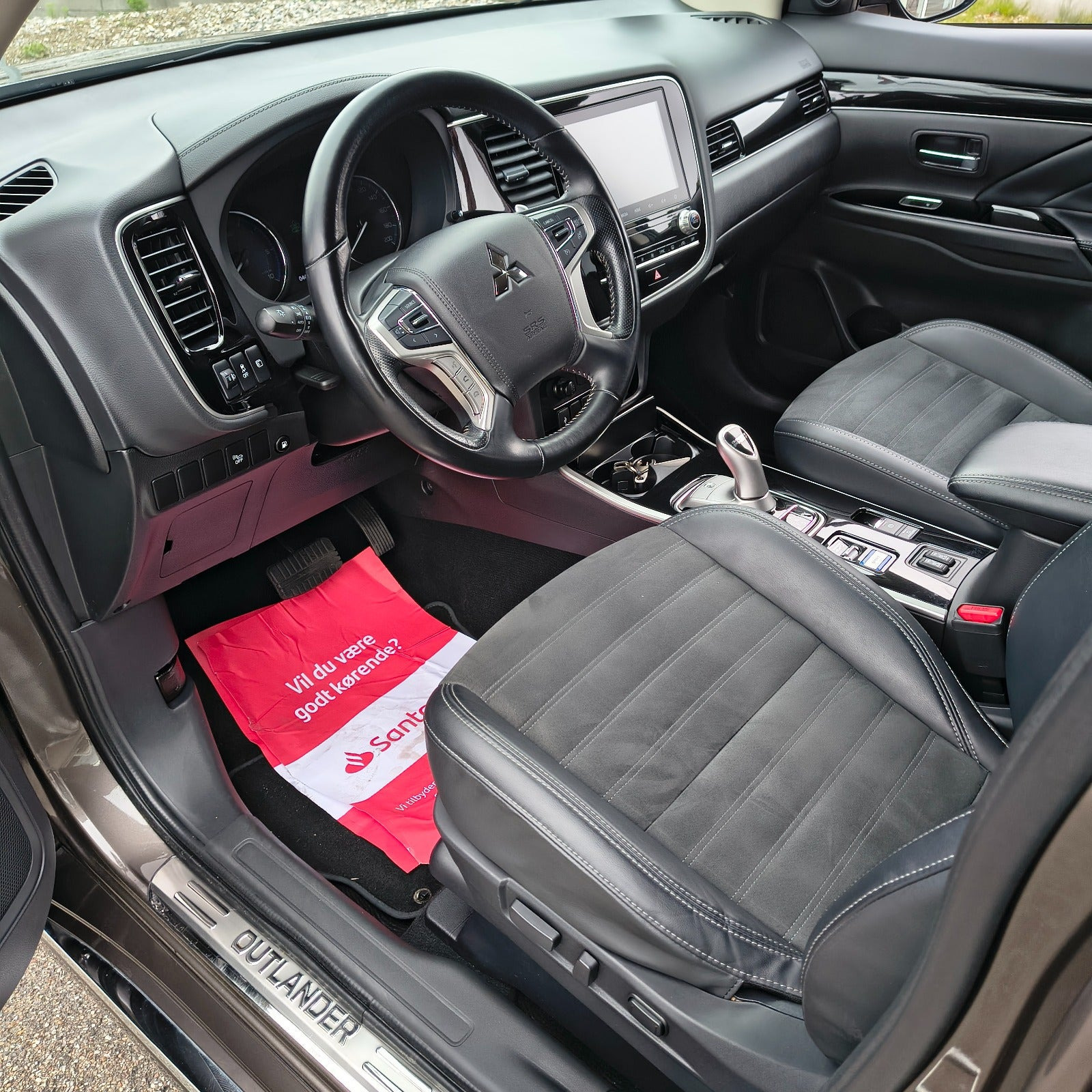 Brun Mitsubishi Outlander fra 2020