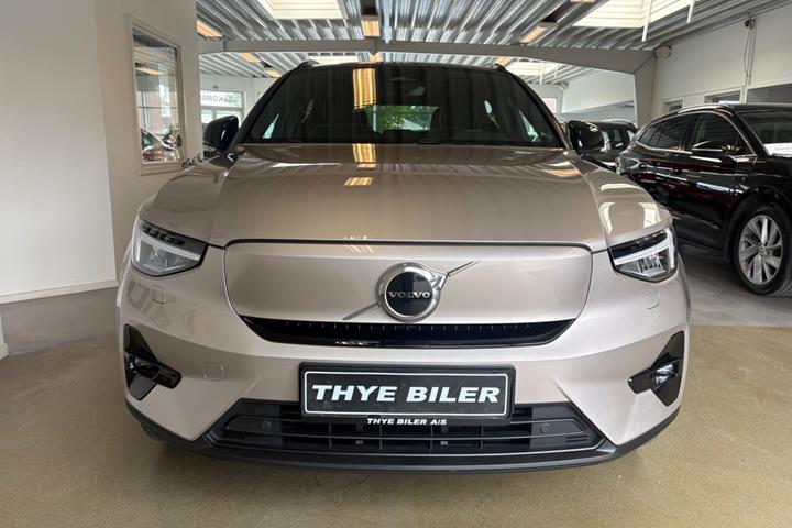 Orange Volvo XC40 fra 2023