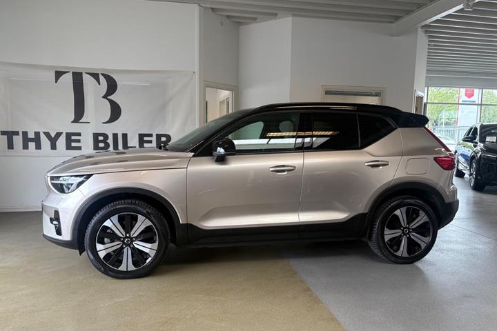 Orange Volvo XC40 fra 2023