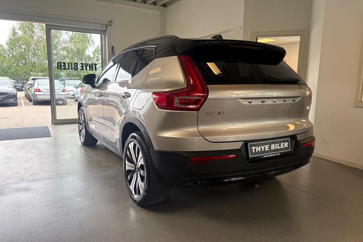 Orange Volvo XC40 fra 2023