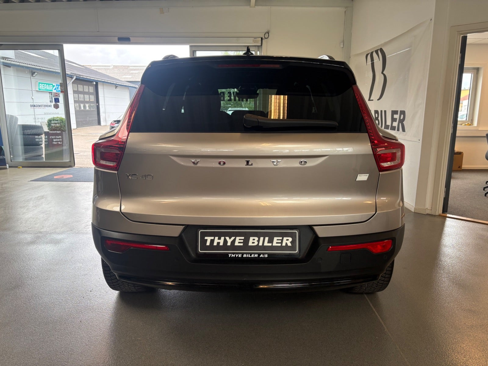 Orange Volvo XC40 fra 2023