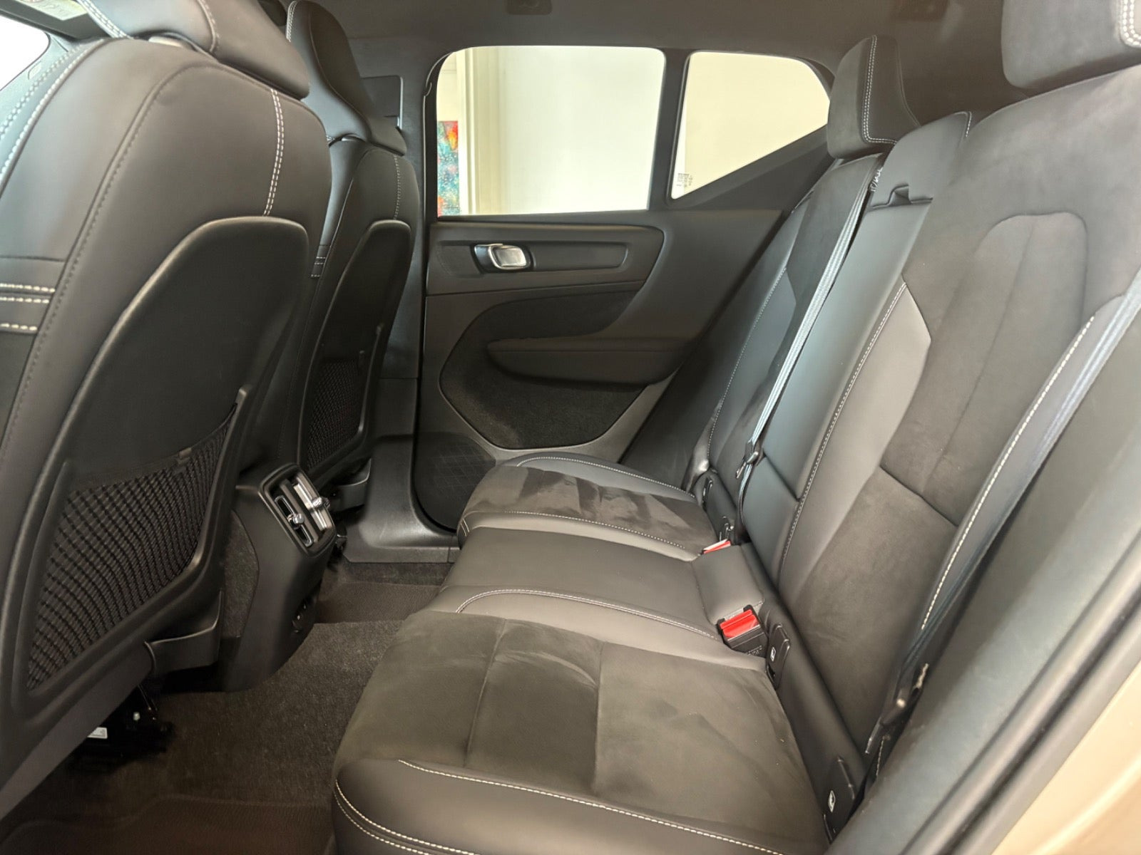 Orange Volvo XC40 fra 2023
