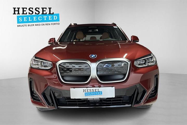 Rød BMW iX3 fra 2024