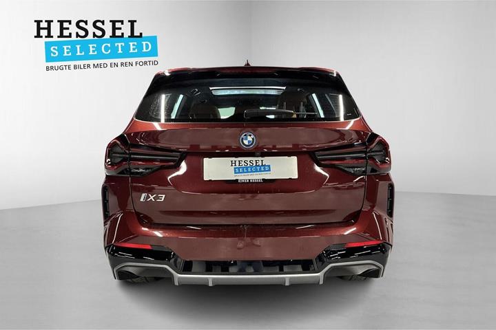 Rød BMW iX3 fra 2024