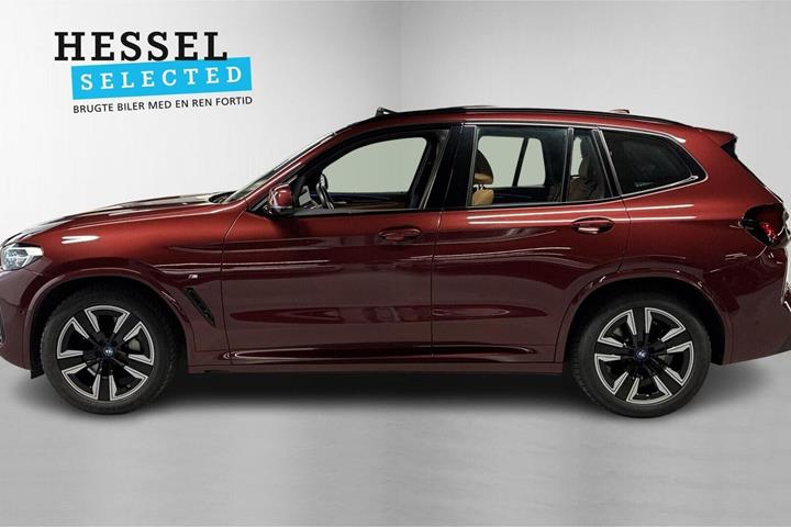 Rød BMW iX3 fra 2024