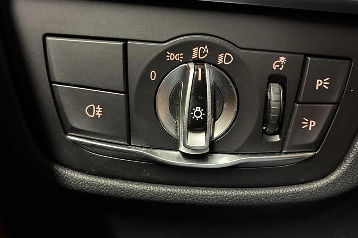 Rød BMW iX3 fra 2024