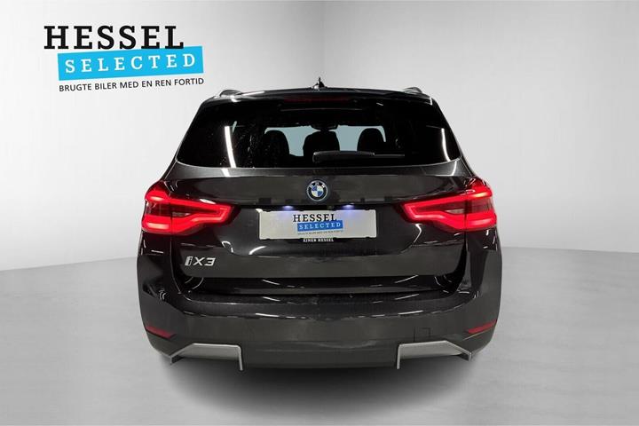 Grå BMW iX3 fra 2022