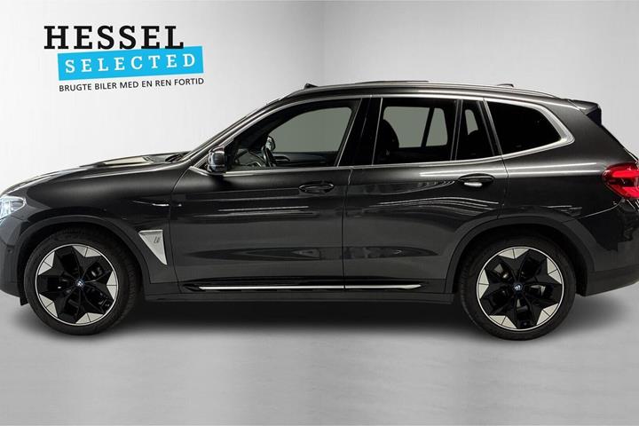 Grå BMW iX3 fra 2022
