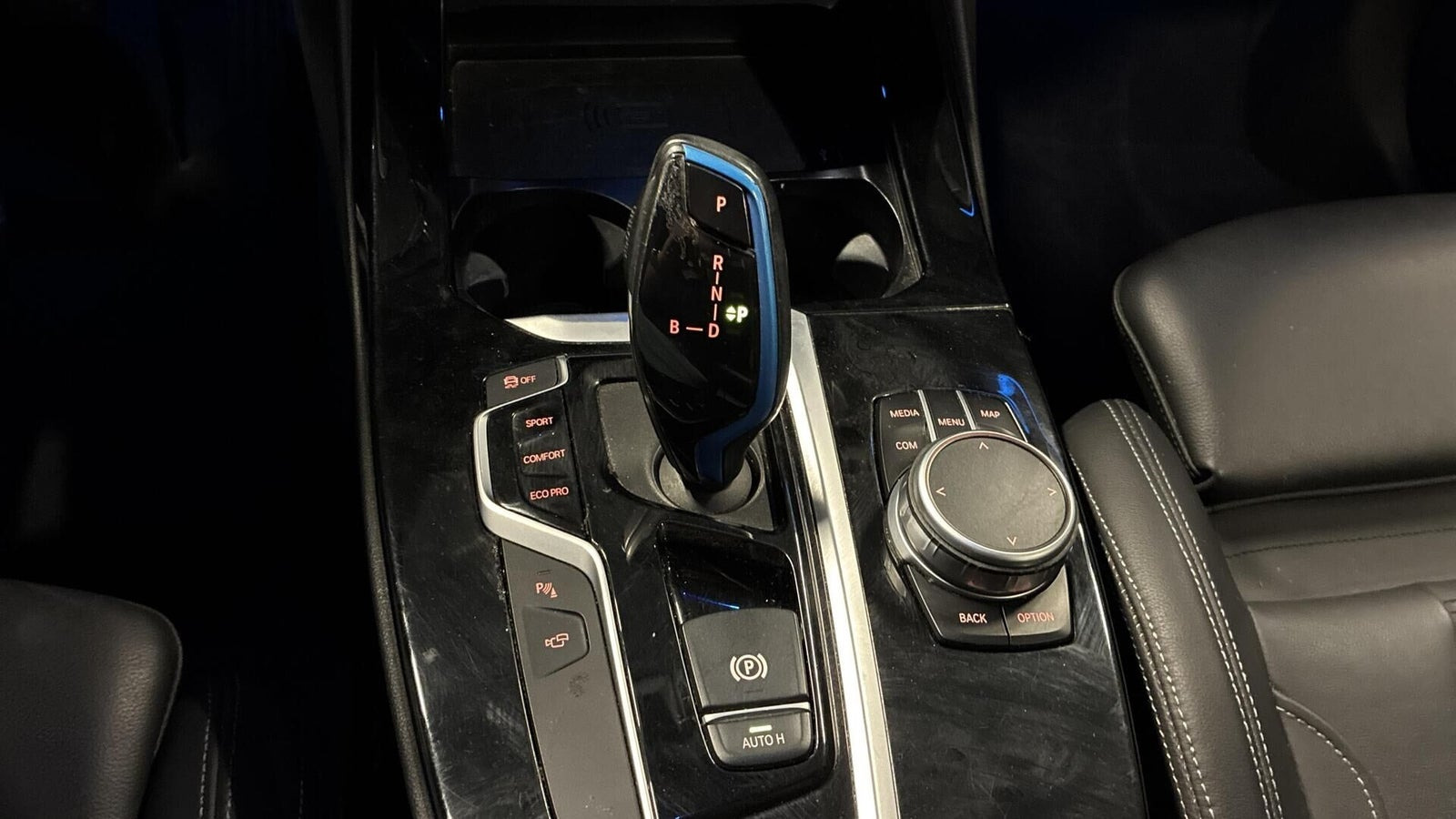 Grå BMW iX3 fra 2022