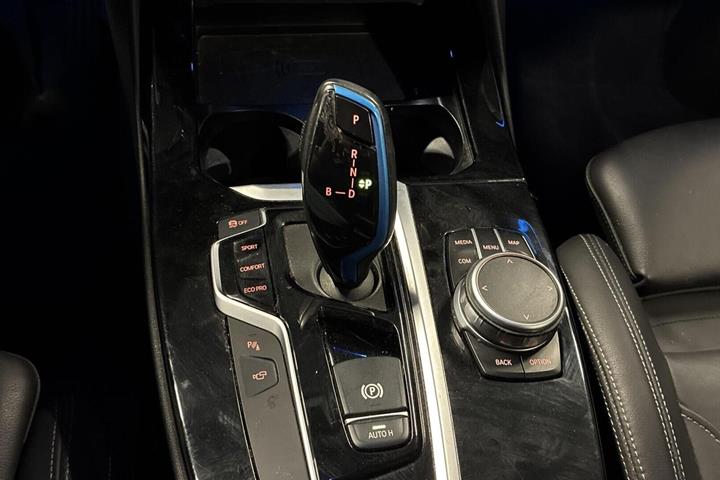 Grå BMW iX3 fra 2022