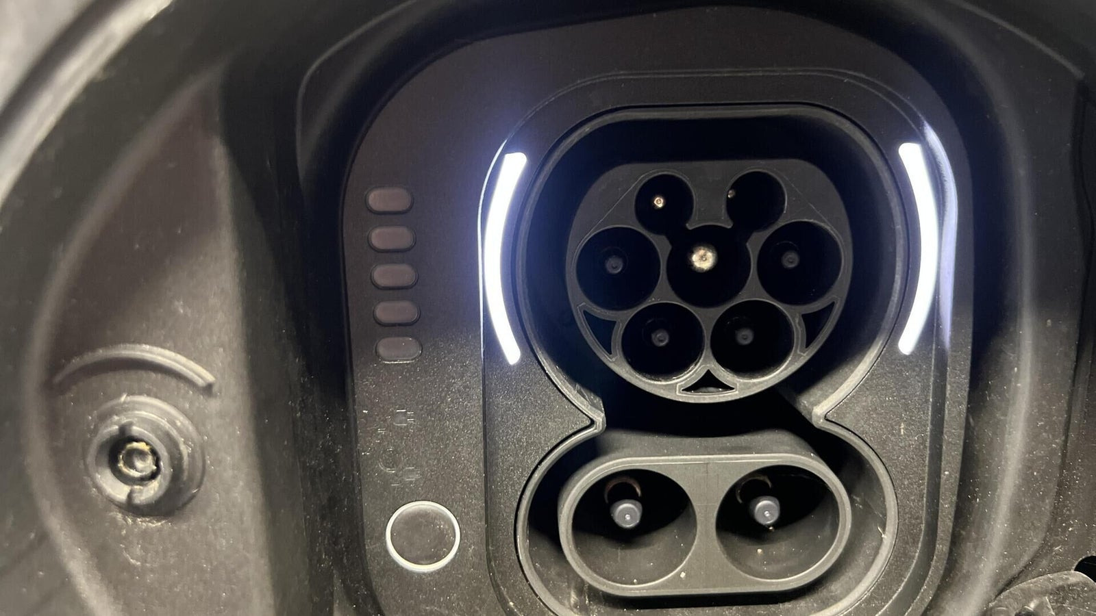 Hvid Fiat 500e fra 2024