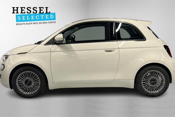 Hvid Fiat 500e fra 2024