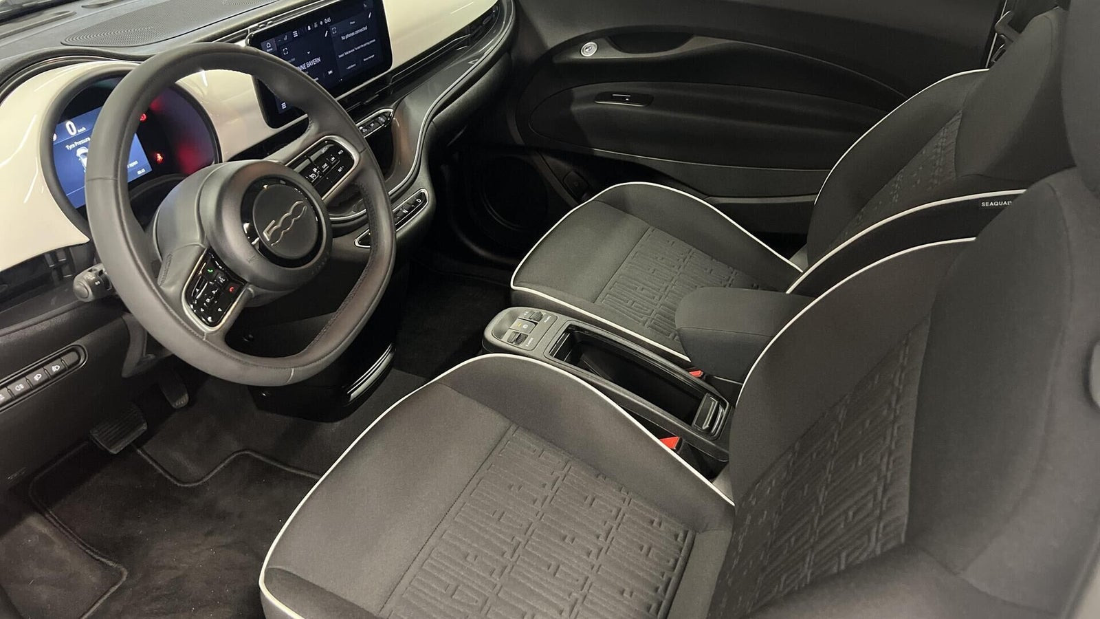 Hvid Fiat 500e fra 2024