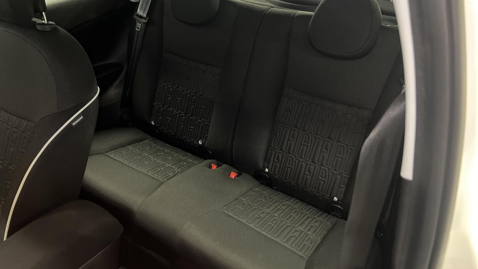 Hvid Fiat 500e fra 2024