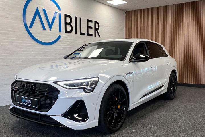 Hvid Audi e-tron fra 2023