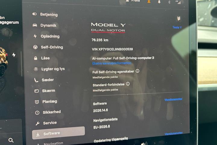 Sort Tesla Model Y fra 2022
