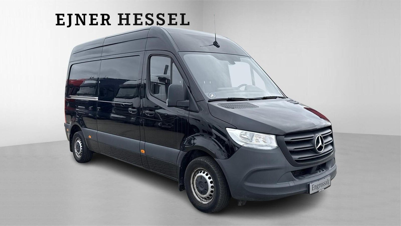 Sort Mercedes Sprinter 215 fra 2022