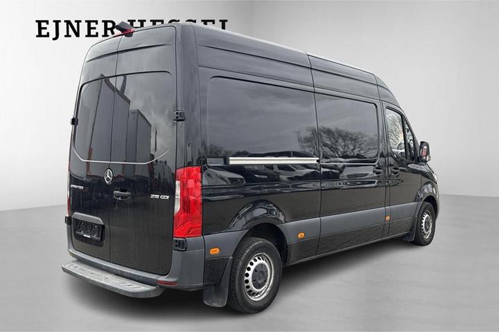 Sort Mercedes Sprinter 215 fra 2022