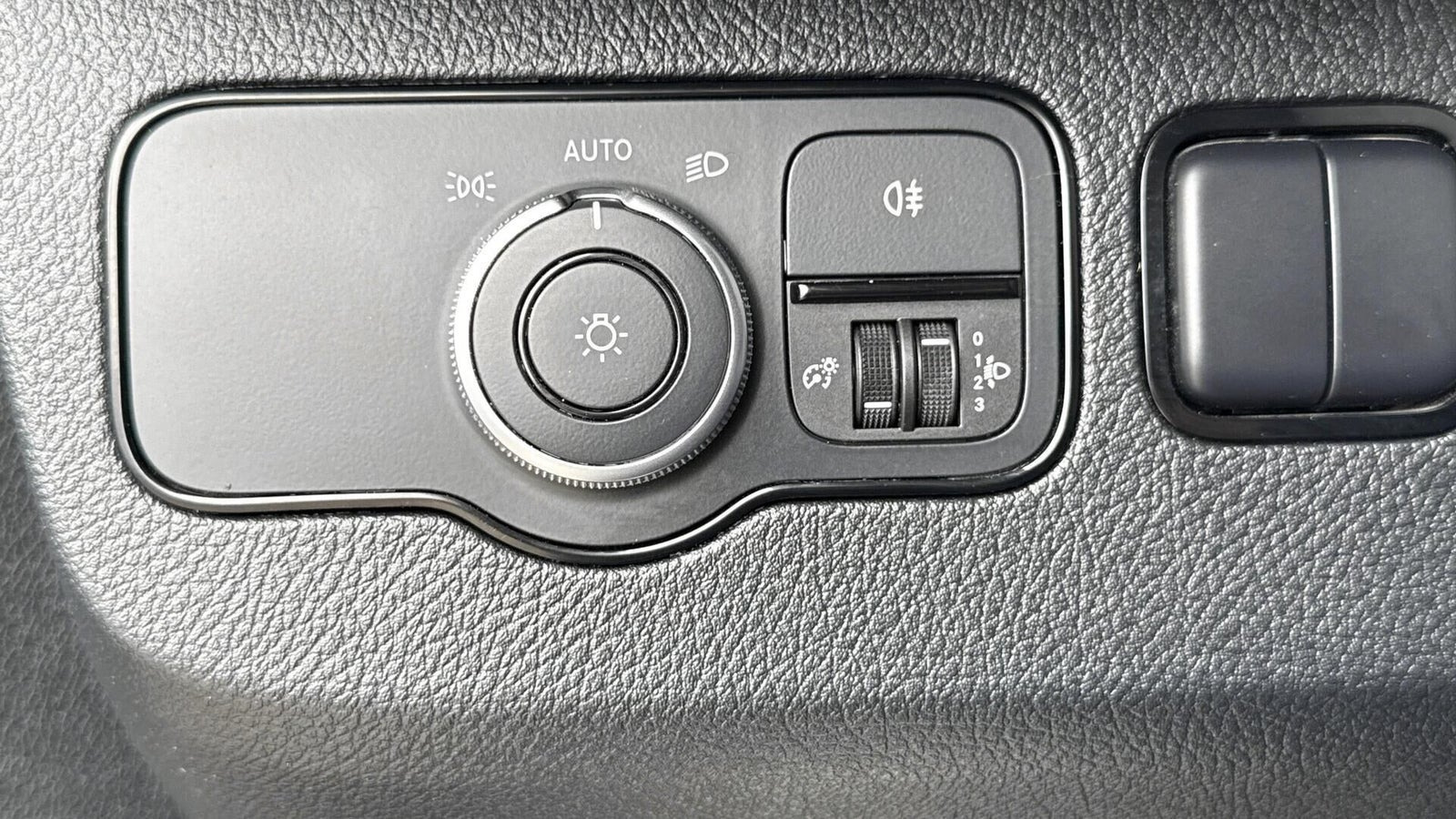 Sort Mercedes Sprinter 215 fra 2022