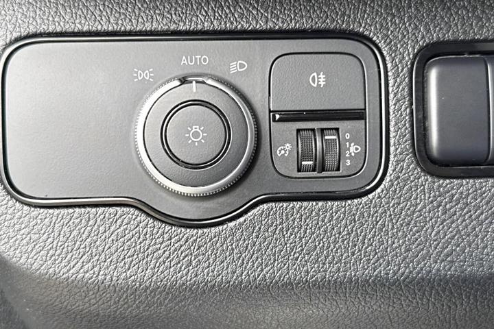 Sort Mercedes Sprinter 215 fra 2022