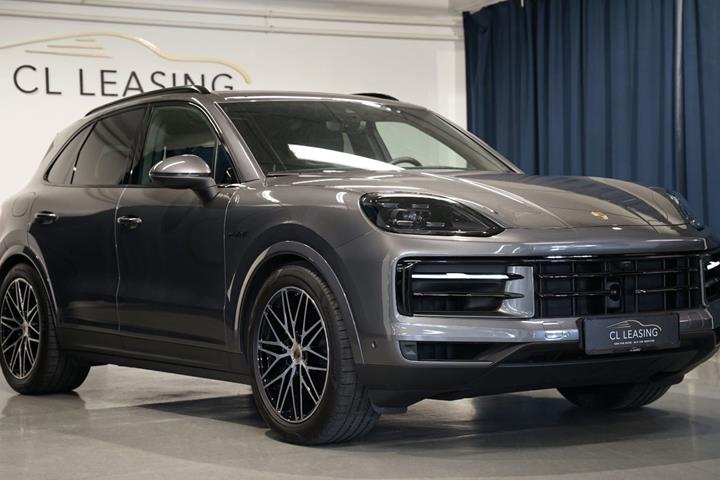 Grå Porsche Cayenne fra 2024