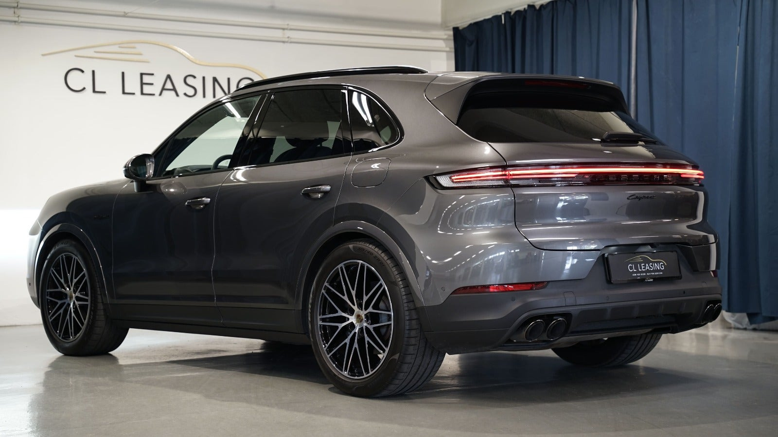 Grå Porsche Cayenne fra 2024