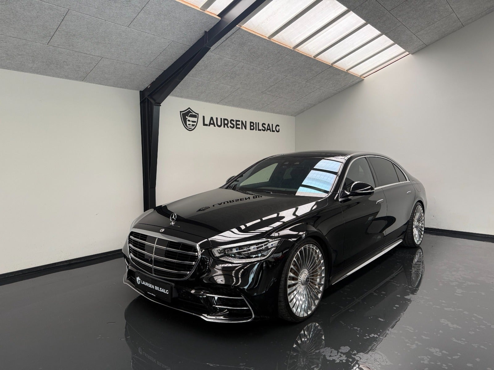 Sort Mercedes S580 e fra 2022