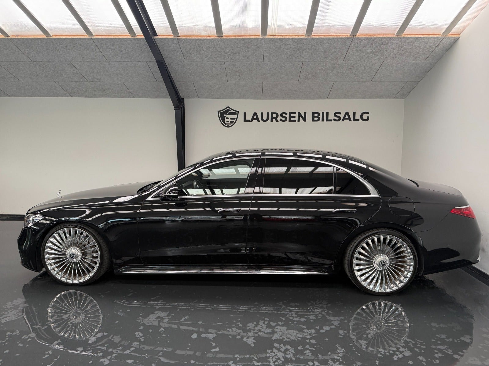 Sort Mercedes S580 e fra 2022