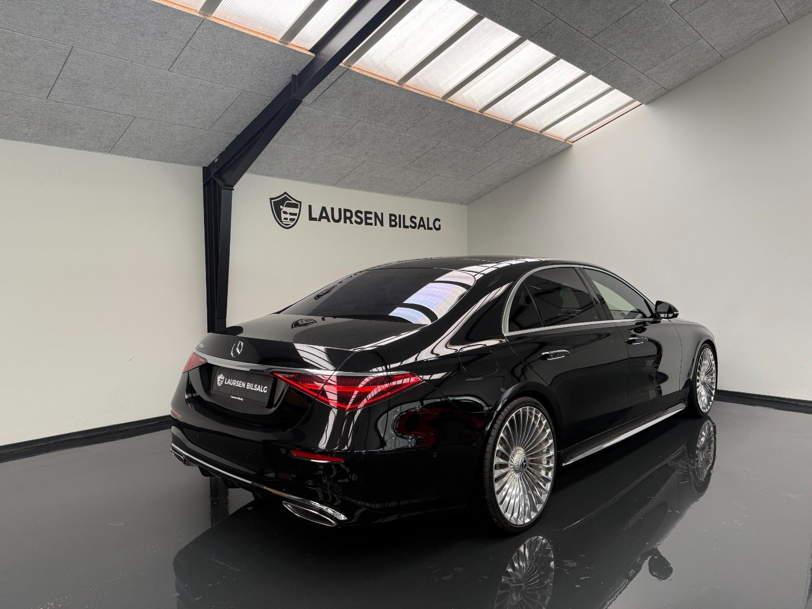 Sort Mercedes S580 e fra 2022