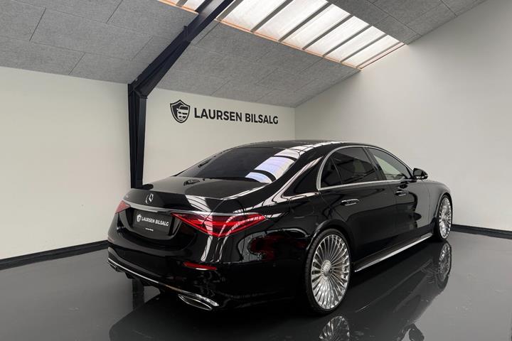 Sort Mercedes S580 e fra 2022