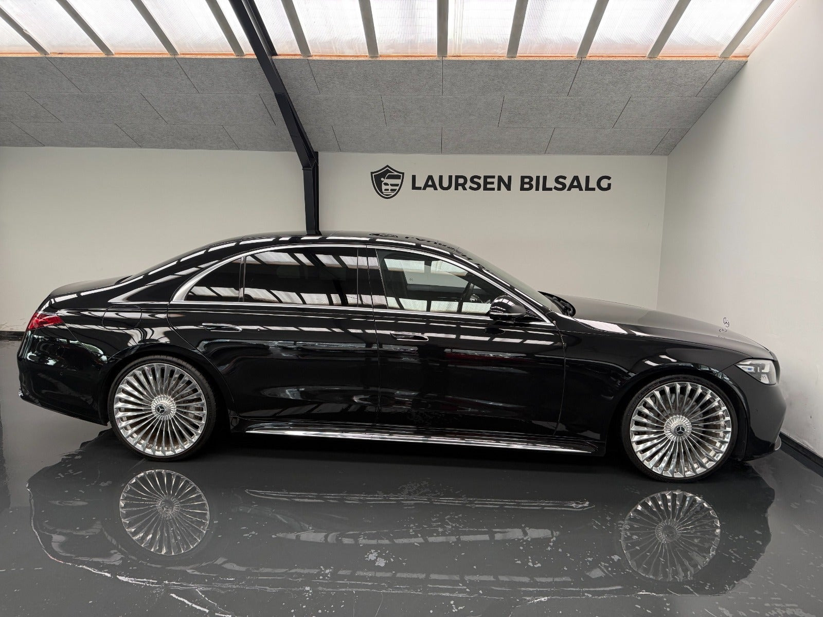 Sort Mercedes S580 e fra 2022