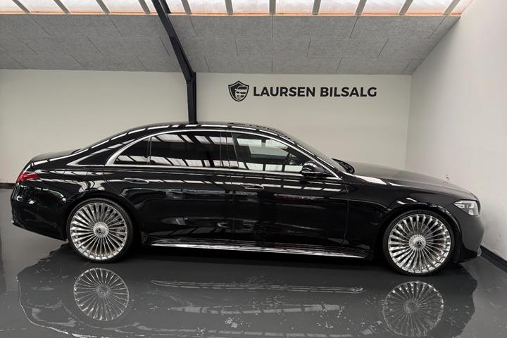 Sort Mercedes S580 e fra 2022